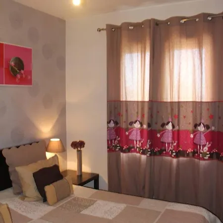 아파트 Au Coeur De - 70 M² - Parking Inclus 캉