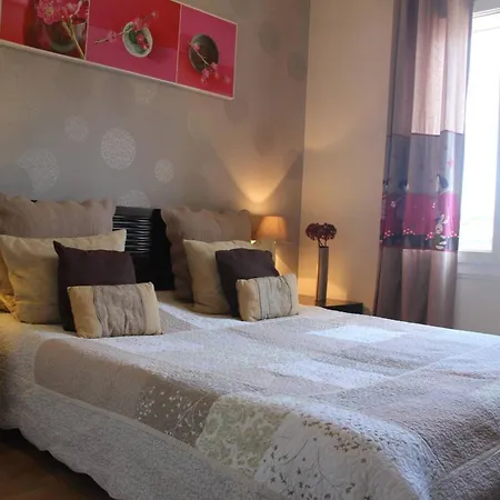 Au Coeur De - 70 M² - Parking Inclus 아파트 *