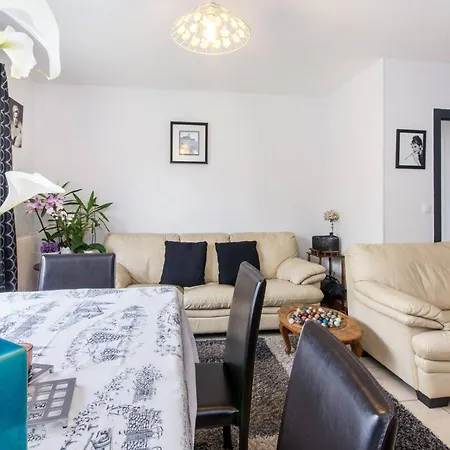 아파트 Au Coeur De - 70 M² - Parking Inclus 캉