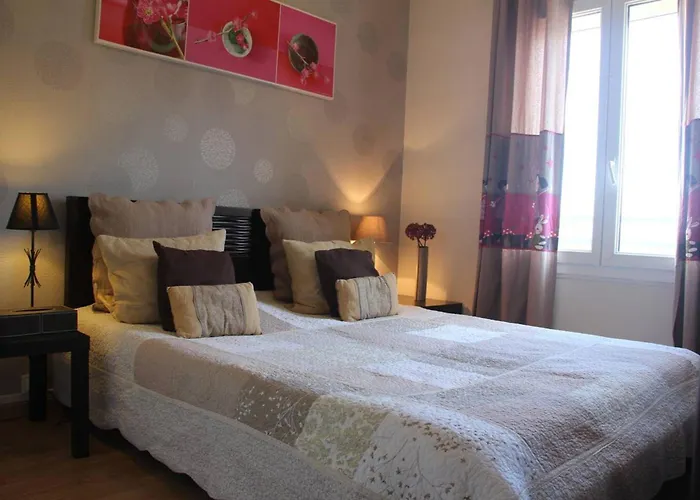 Au Coeur De - 70 M² - Parking Inclus Apartament *