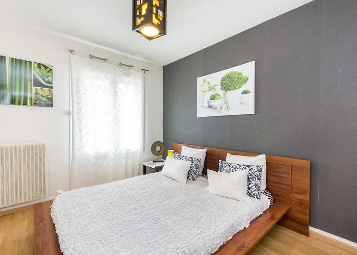 Au Coeur De - 70 M² - Parking Inclus Daire *